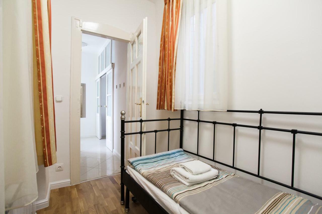 Chic & Charm Apartment Budapest Exterior foto